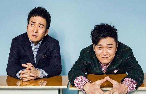 有一首歌男歌手唱的，歌词里有花开花落