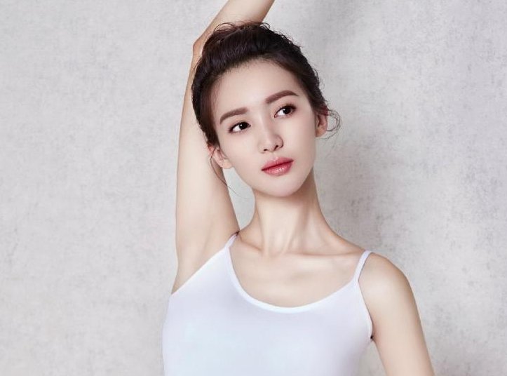 金晨被饿的头昏眼花，下台后只想干饭，她对食物有多热衷？