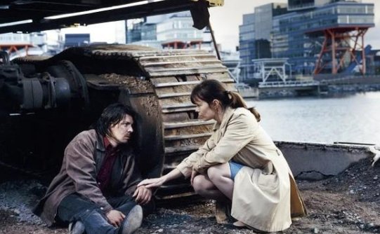 五次见面没有亲密之举,却换来牢狱之灾,爱情片《薄暮之光》有多耐人寻味?