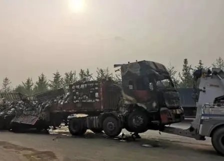 警方通报运钞车货车相撞致2死,酿成这起惨剧的原因是什么?