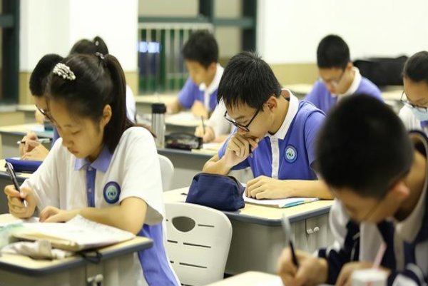 2023年上海中考录取分数线是多少分？