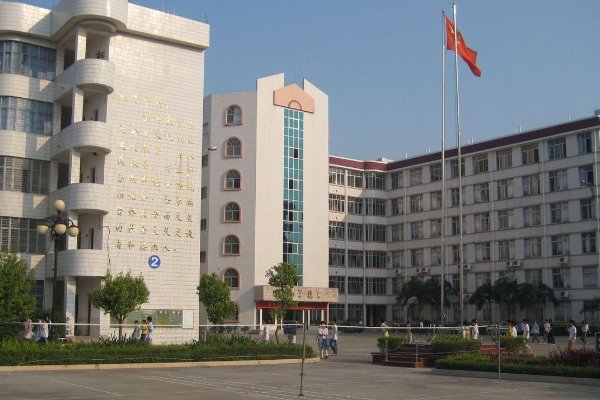 防城港市防城中学