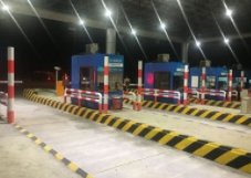 吉林通化一母鸡路过收费站下完蛋拔腿就跑,这是一幕什么样的场景?