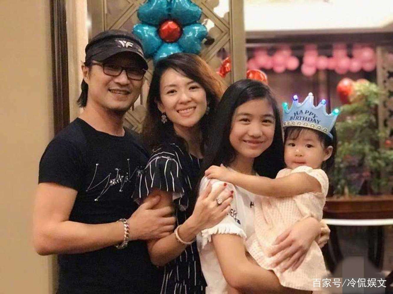 章子怡为儿子庆两岁生日，亲手做长寿面，汪峰在做什么？