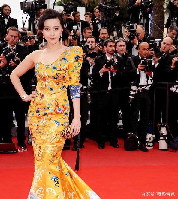 第14届华表奖，袁立一身透视装走红毯，是乌龙还是博眼球？