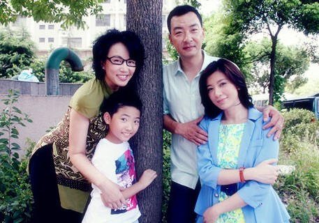 同在屋檐下的剧情简介