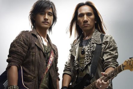 歌词是，亲爱的宝贝快快要入睡