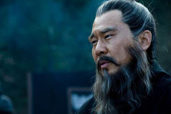 东临碣石以观沧海中的碣石是哪里？