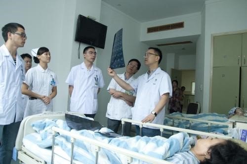 医院看病，医生必开各种检查，这是为什么？