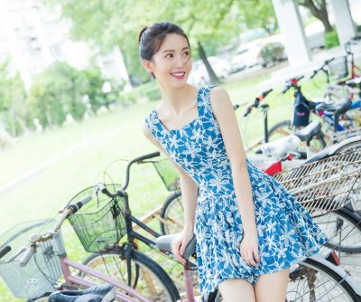 金晨被饿的头昏眼花，下台后只想干饭，她对食物有多热衷？