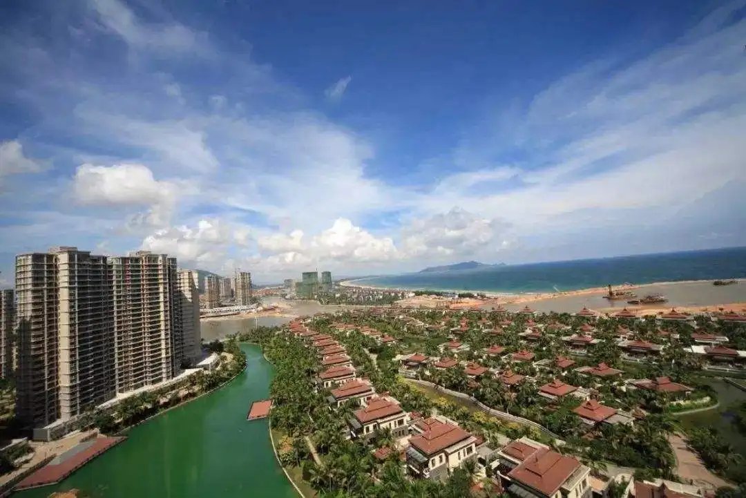 海南经济不再靠房地产，当地的经济发展主要靠的是什么？