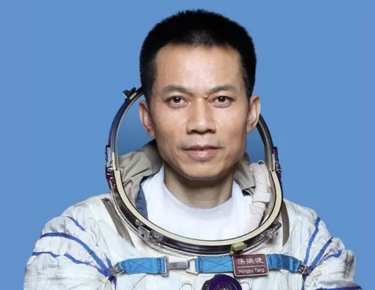 神舟十二号的宇航员是谁