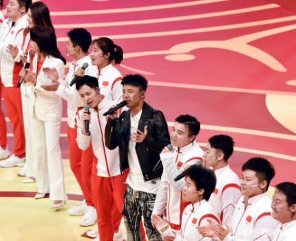 王祖蓝在节目中与李雯雯拔河,本场比赛的结局如何?