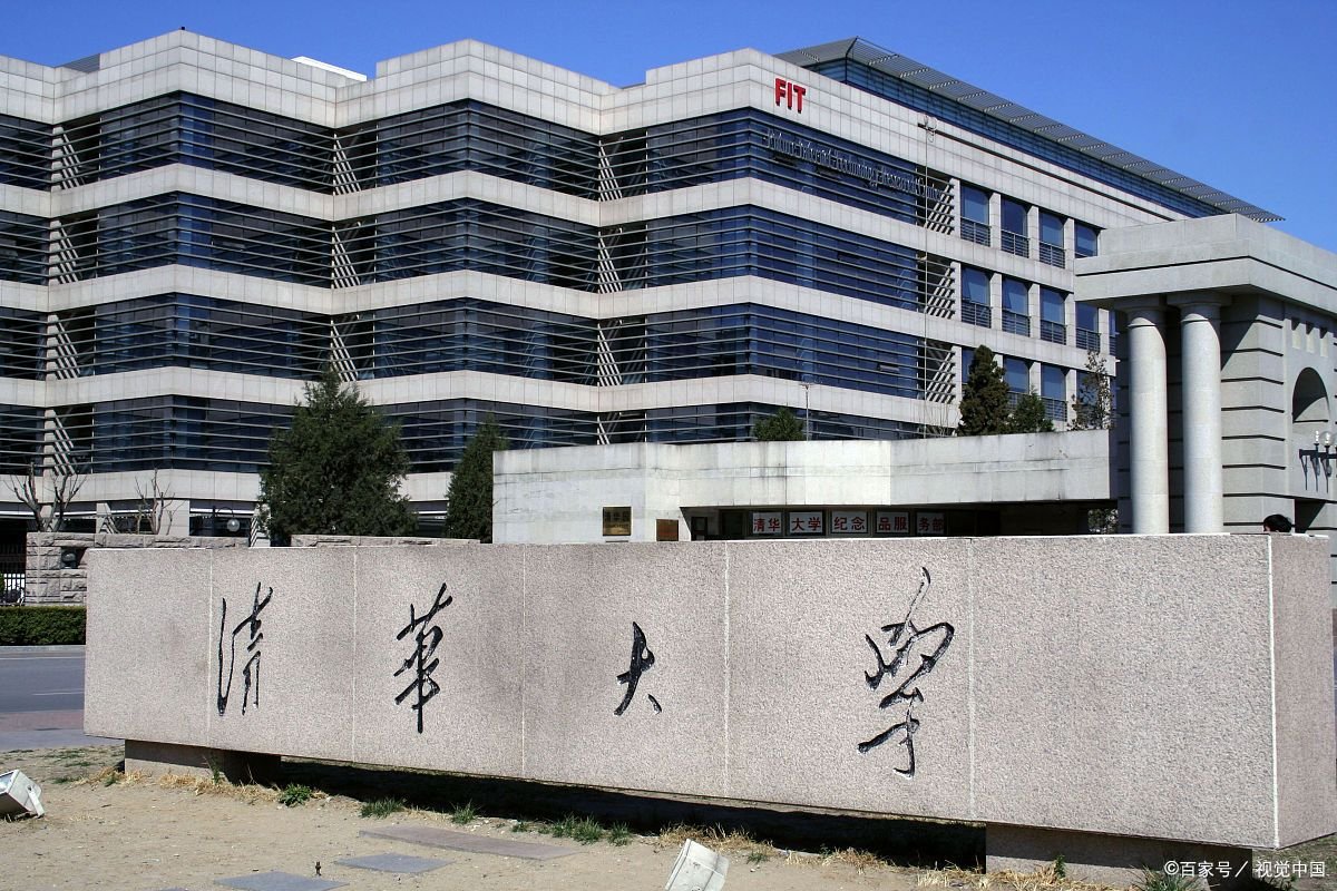 四川男生高考707分，纠结清华还是北大，你觉得选哪所学校好？