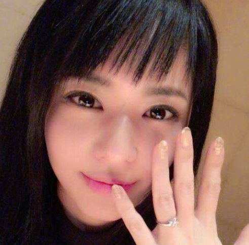 苍井空被传出感染上了新冠，两岁的双胞胎儿子也被感染，她老公也感染了吗？
