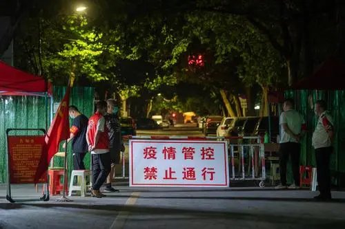 河南大爷卖黄瓜被罚公开念检讨书，这是怎么回事？