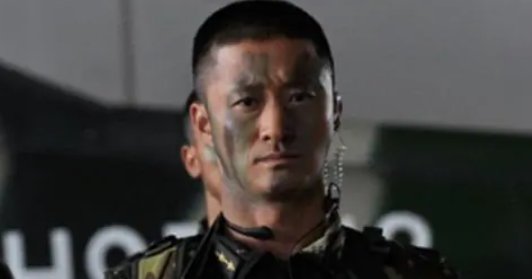 吴京在哪部电视剧中扮演特种兵何晨光