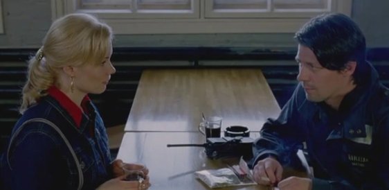 五次见面没有亲密之举,却换来牢狱之灾,爱情片《薄暮之光》有多耐人寻味?