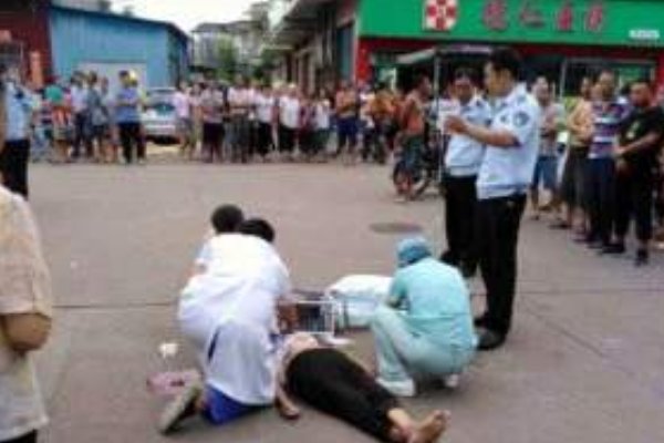 老人被狗绳绊倒身亡，其家属为何不再追责