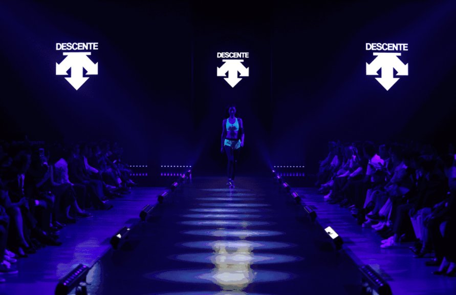 三个箭头朝下是什么牌子？