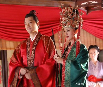 冯绍峰官宣离婚后首发声，被曝和赵丽颖正请律师做财产分割，你怎么看？