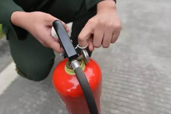 电脑着火了怎么办啊？