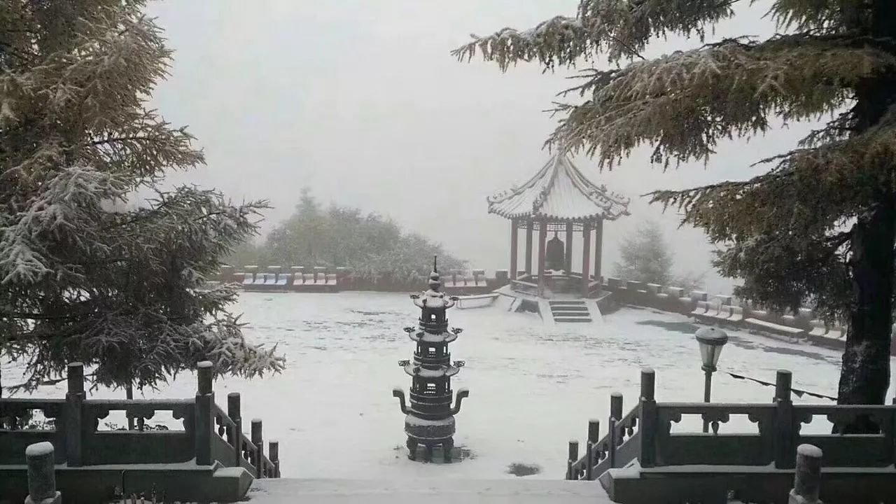 全国多地迎入秋以来首场降雪，降雪的必要因素是什么？