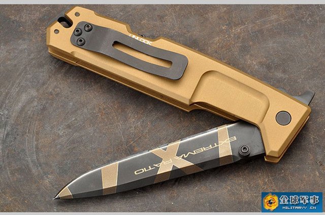 复仇女神战术折刀拿的是什么武器? 最好给我看照片 谢谢