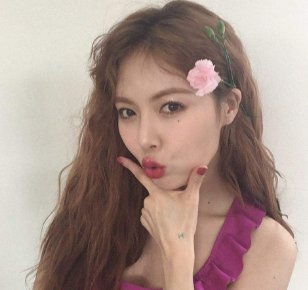 歌手泫雅确诊新冠，出现低烧症状将中断行程，她此前有没有接种疫苗？