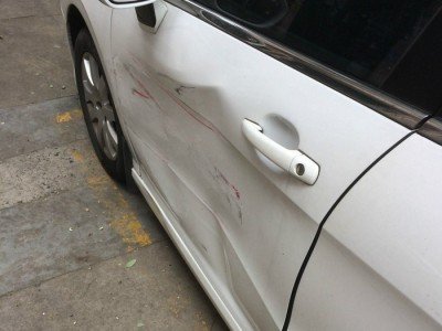 车门撞坏了修复要多少费用？