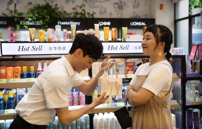 怎么看待《生活对我下手了》的网剧新模式?