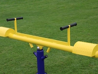 什么东西有时一头高，一头低。有时一头低，一头高