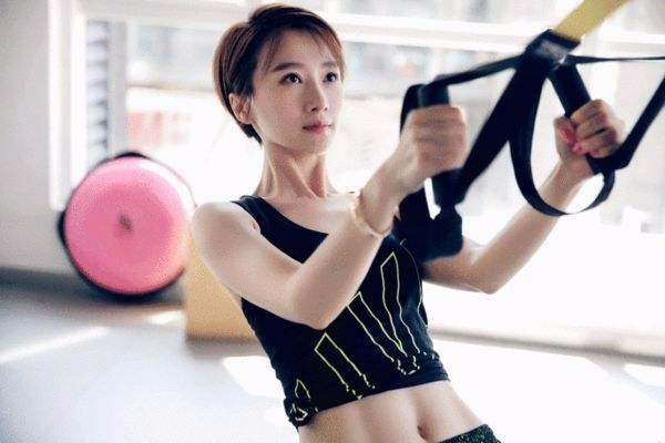 半夜杭州25岁健身女教练失声痛哭，为何这一哭竟导致多人受伤？