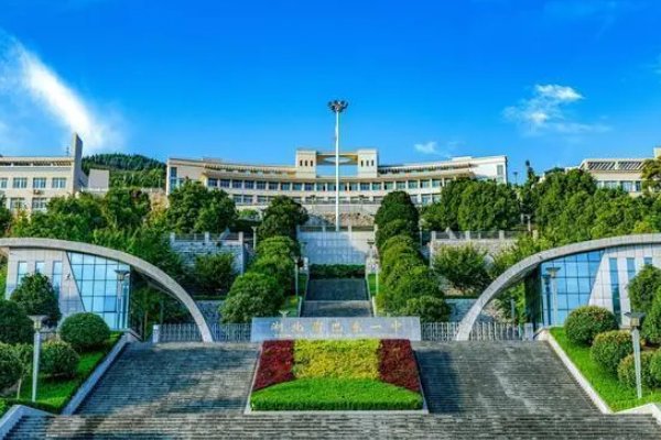 湖北省巴东县巴东一中录取分数线是多少？