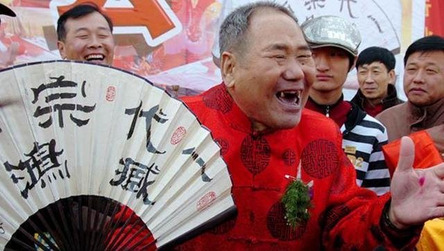 京城“叫卖大王”是谁，他去世时为何八抬大轿相送？