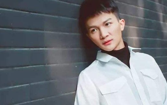 周深坦言自己曾经一年才和父母通一次电话，你多久和父母打一次电话？
