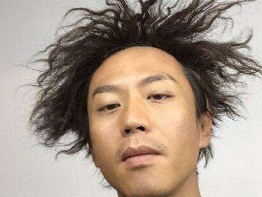 温馨的亲子画面因为翘臀而火，邓超在生活中都有哪些搞怪的照片？