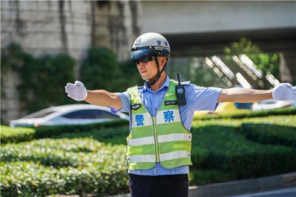 重庆交巡警 协警工作时间及休息时间,尽量详细