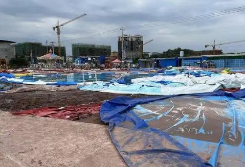 四川泳池垮塌遇难者父亲发声，我们从中可以读出哪些信息？