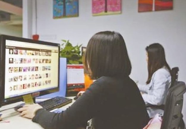 95后女鉴黄师自述：“每天都想杀了自己”，真实情况如何呢？