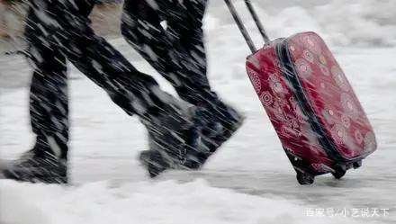 禹州女生回家被拦雪天站一夜，母亲致歉，此事究竟是谁错了？