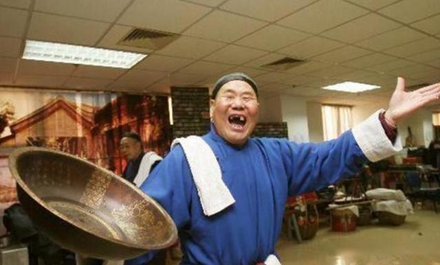 京城“叫卖大王”是谁，他去世时为何八抬大轿相送？