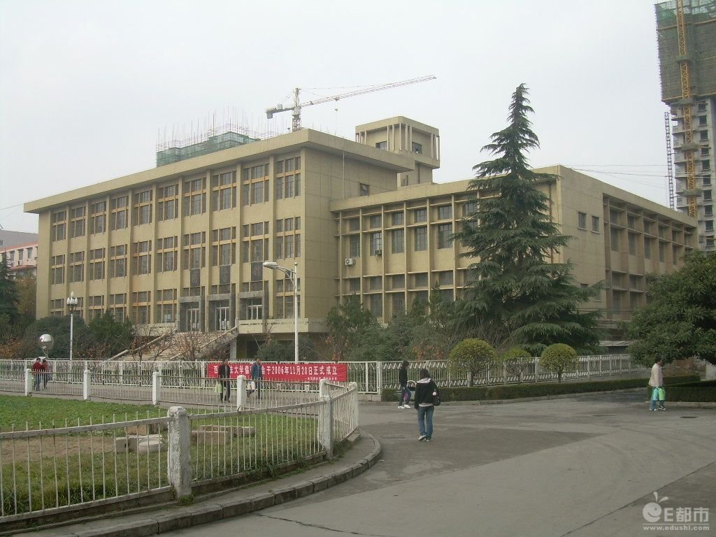 西北政法大学图书馆的介绍