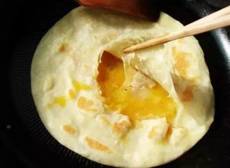 店家推出彩色鸡蛋灌饼，这种彩色鸡蛋灌饼健康吗？