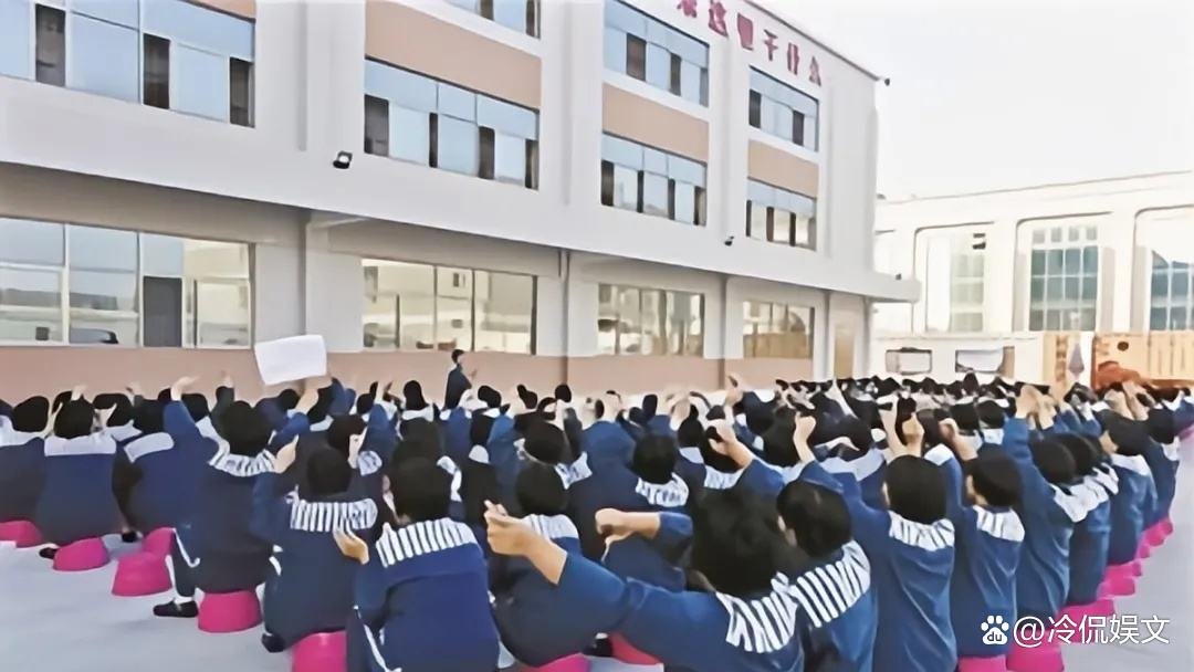 男子撞见女邻居出轨，拍下视频要挟与其一周发生5次关系，结局咋样？