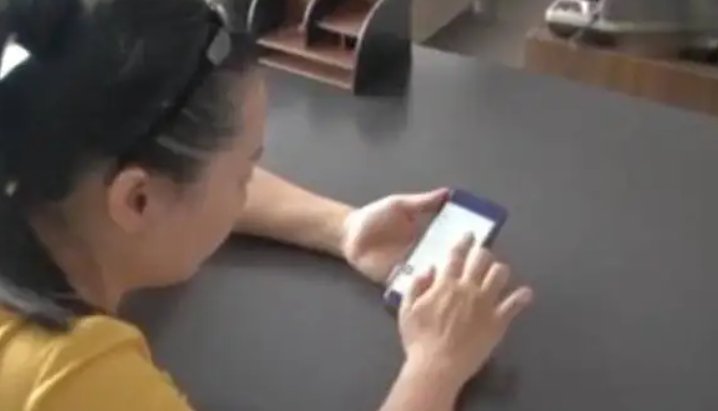襄阳一14岁少年打赏主播4万元全部追回，平台需要担责吗？
