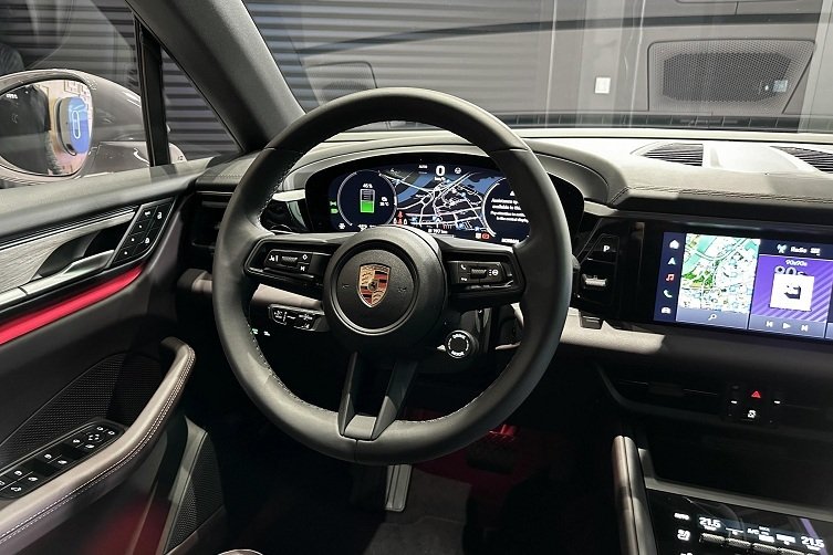 Macan纯电版亮相纽约车展，能否卷得过国产厂商？