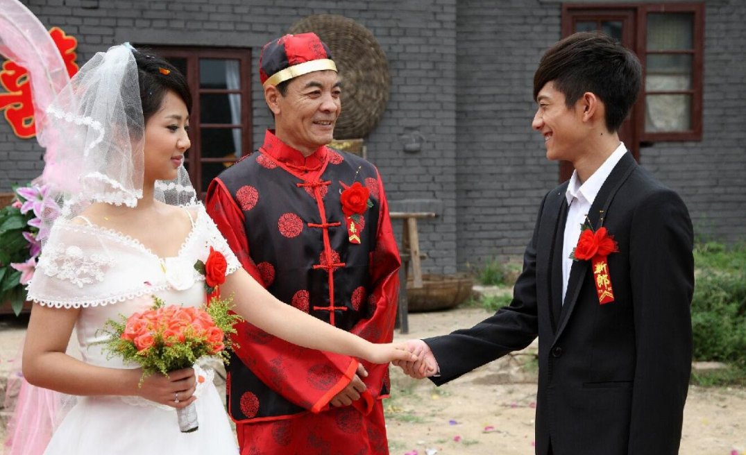 杨紫和男星的“结婚照”，多数都不情愿，唯独跟是他是发自内心，他是谁？