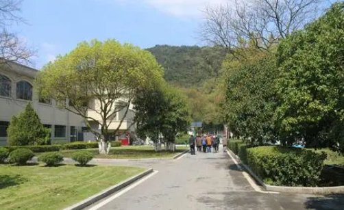 盘锦市第二高级中学招生办电话