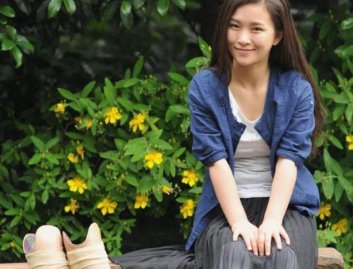 汶川地震中没了双腿和女儿的女老师，5年后嫁海归生女，现状如何呢？